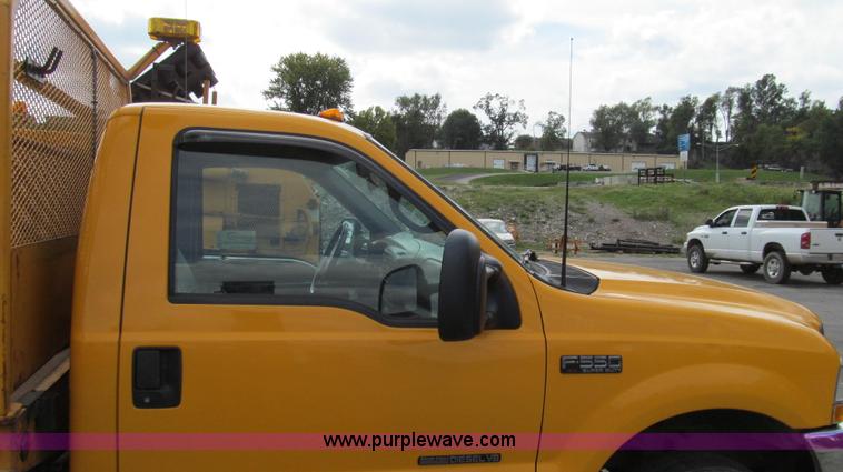 image for item G2131 2002 Ford F550 utility truck