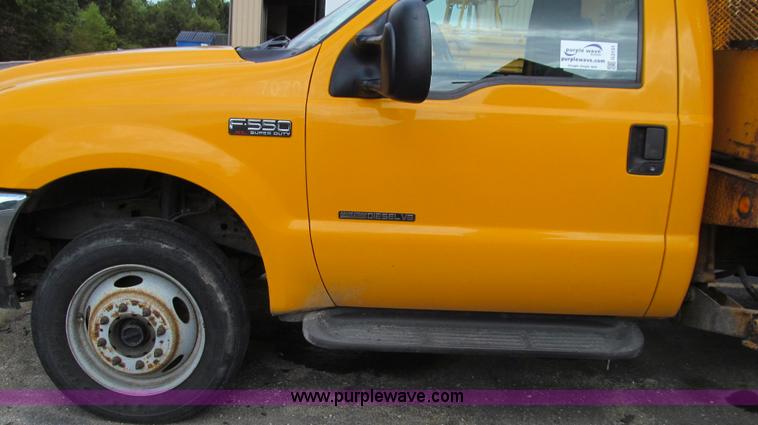 image for item G2131 2002 Ford F550 utility truck