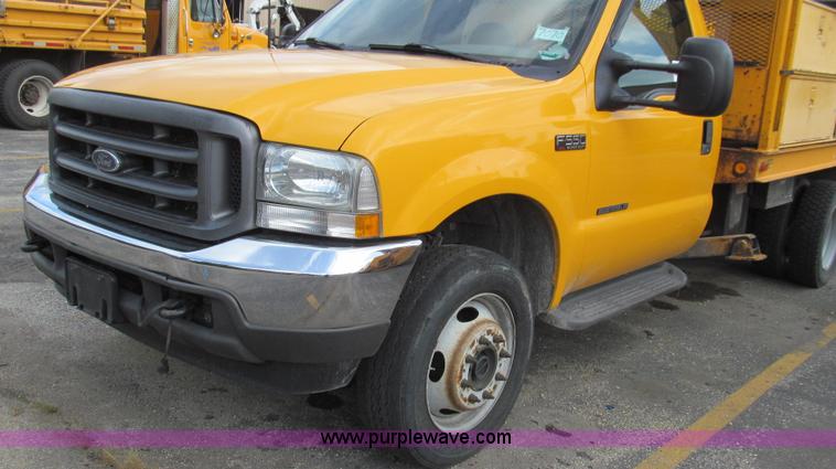 image for item G2131 2002 Ford F550 utility truck