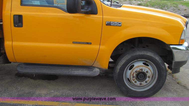 image for item G2131 2002 Ford F550 utility truck