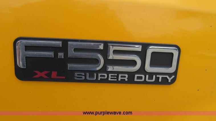 image for item G2131 2002 Ford F550 utility truck
