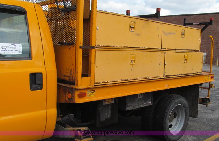 image for item G2131 2002 Ford F550 utility truck