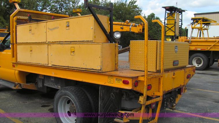 image for item G2131 2002 Ford F550 utility truck