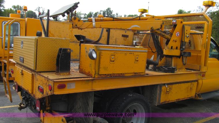 image for item G2131 2002 Ford F550 utility truck