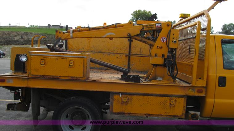 image for item G2131 2002 Ford F550 utility truck