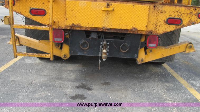 image for item G2131 2002 Ford F550 utility truck