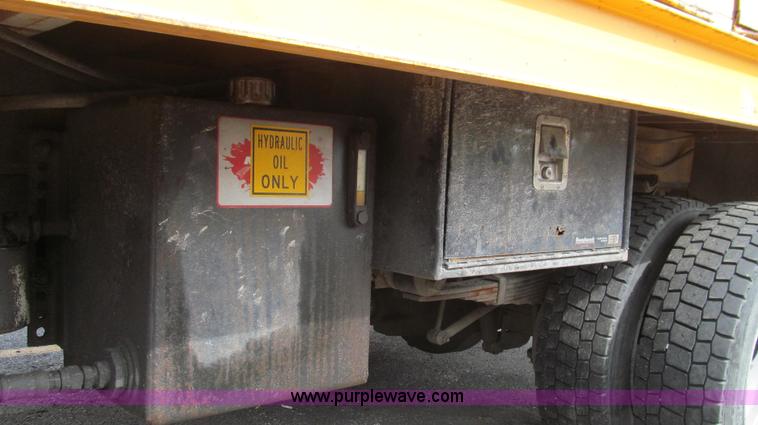 image for item G2131 2002 Ford F550 utility truck