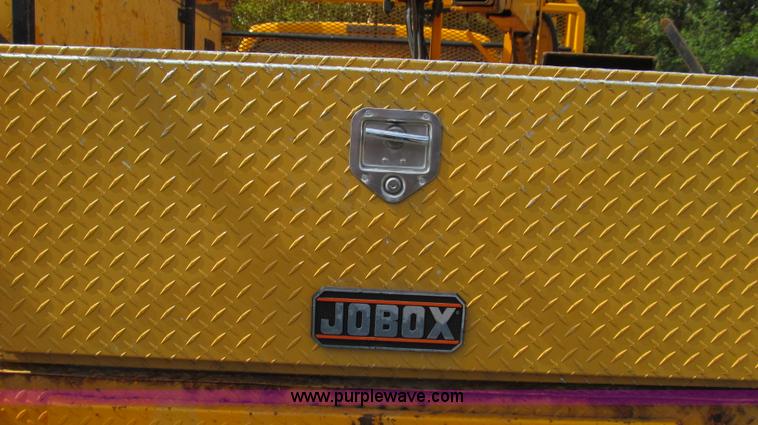 image for item G2131 2002 Ford F550 utility truck