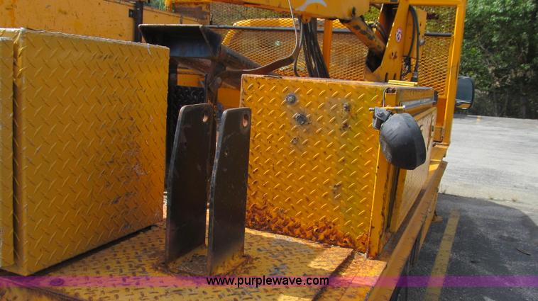 image for item G2131 2002 Ford F550 utility truck