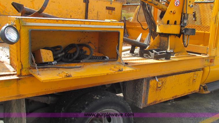 image for item G2131 2002 Ford F550 utility truck