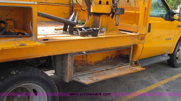 image for item G2131 2002 Ford F550 utility truck