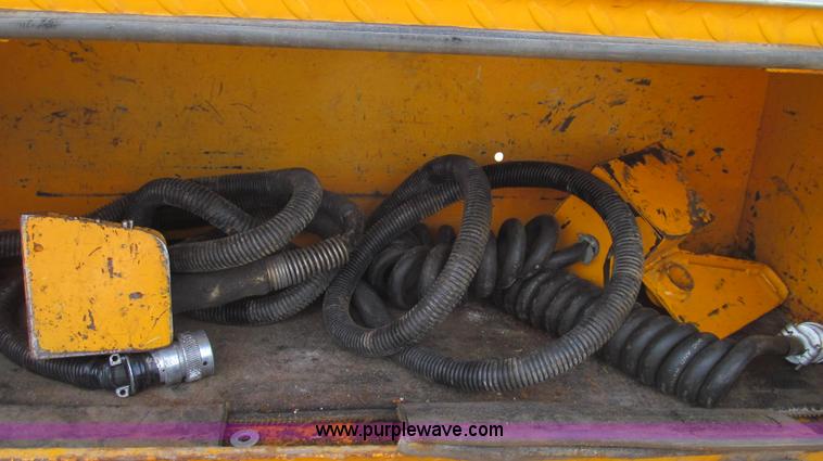 image for item G2131 2002 Ford F550 utility truck