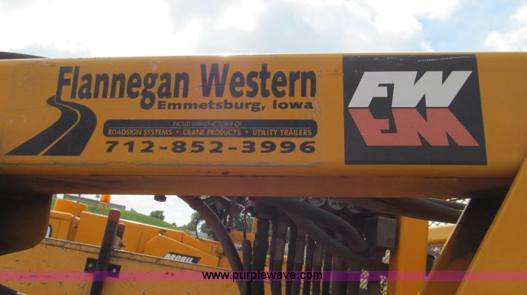 image for item G2131 2002 Ford F550 utility truck