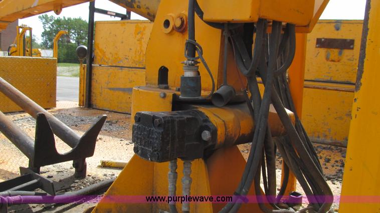 image for item G2131 2002 Ford F550 utility truck