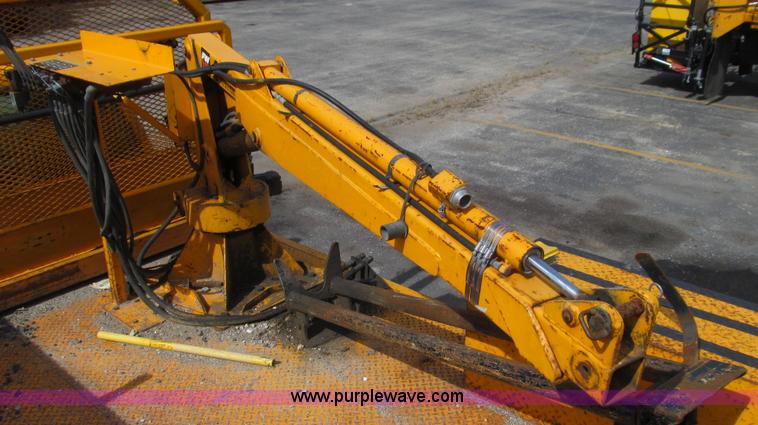 image for item G2131 2002 Ford F550 utility truck