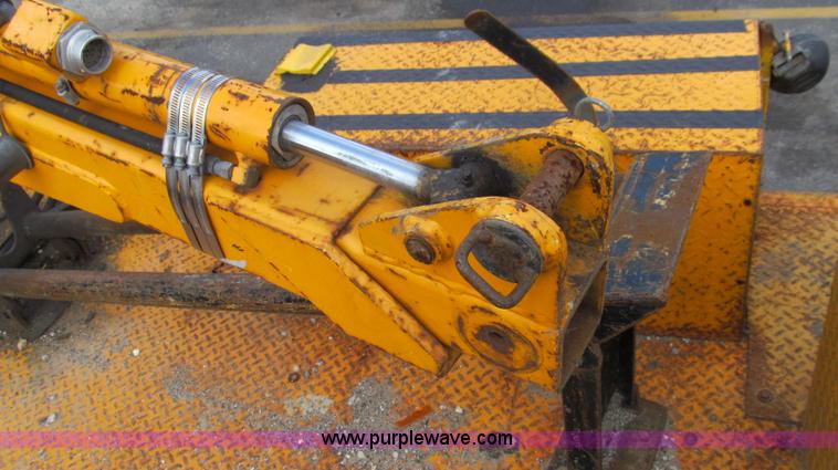 image for item G2131 2002 Ford F550 utility truck