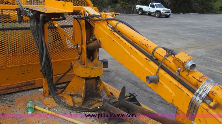 image for item G2131 2002 Ford F550 utility truck