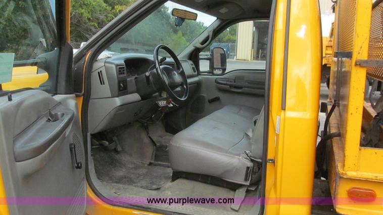 image for item G2131 2002 Ford F550 utility truck