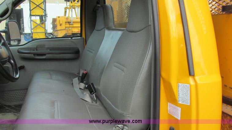 image for item G2131 2002 Ford F550 utility truck