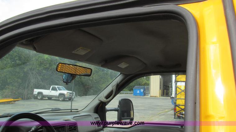 image for item G2131 2002 Ford F550 utility truck