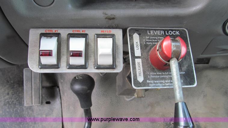 image for item G2131 2002 Ford F550 utility truck