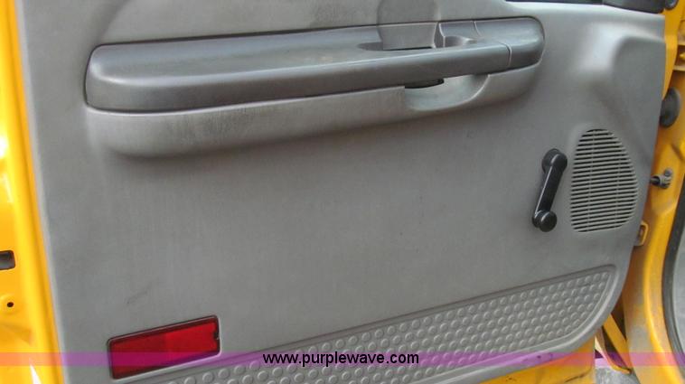 image for item G2131 2002 Ford F550 utility truck