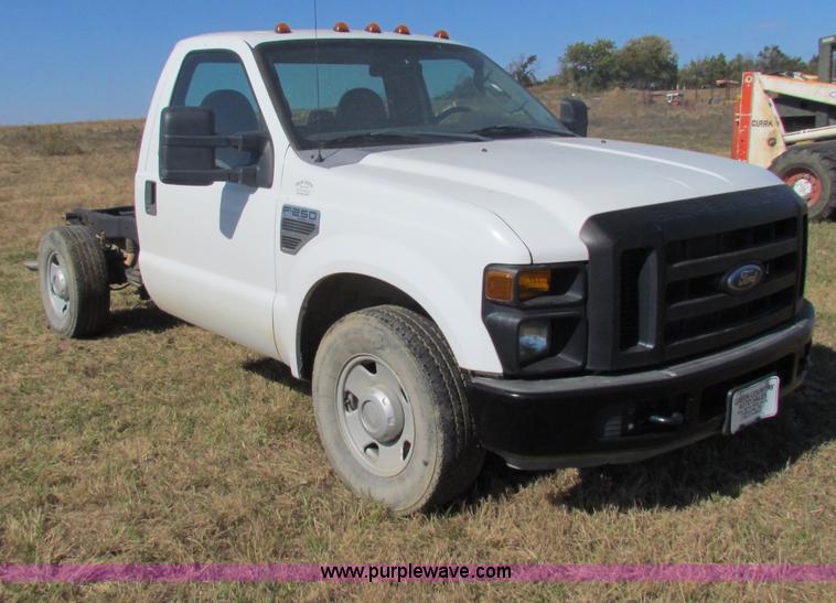 image for item G4301 2008 Ford F250 Super Duty cab and chassis truck