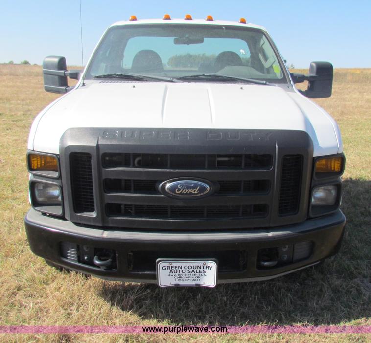 image for item G4301 2008 Ford F250 Super Duty cab and chassis truck