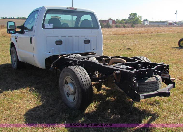 image for item G4301 2008 Ford F250 Super Duty cab and chassis truck