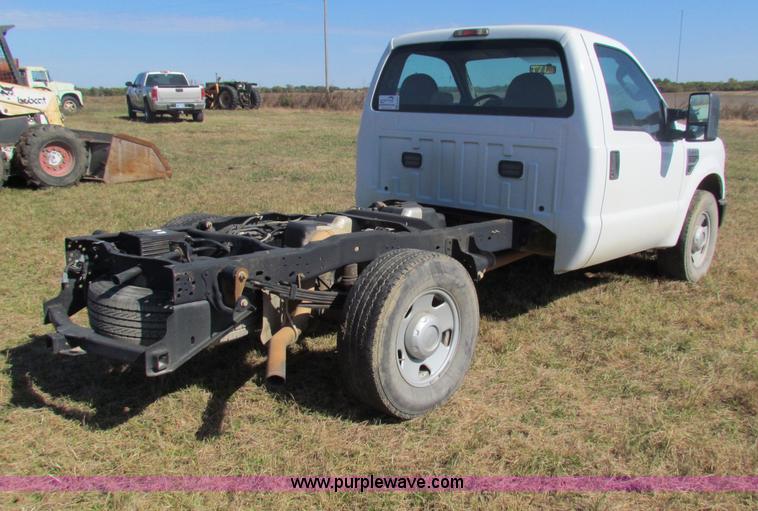 image for item G4301 2008 Ford F250 Super Duty cab and chassis truck