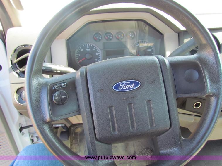 image for item G4301 2008 Ford F250 Super Duty cab and chassis truck