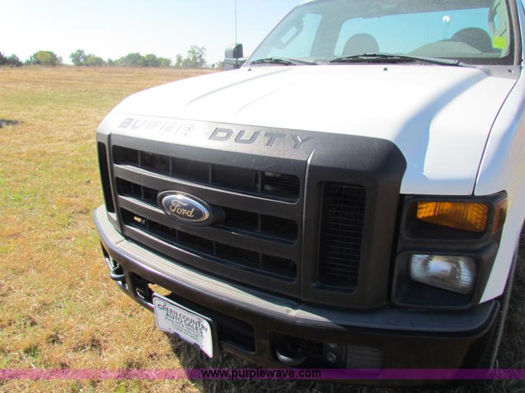 image for item G4301 2008 Ford F250 Super Duty cab and chassis truck
