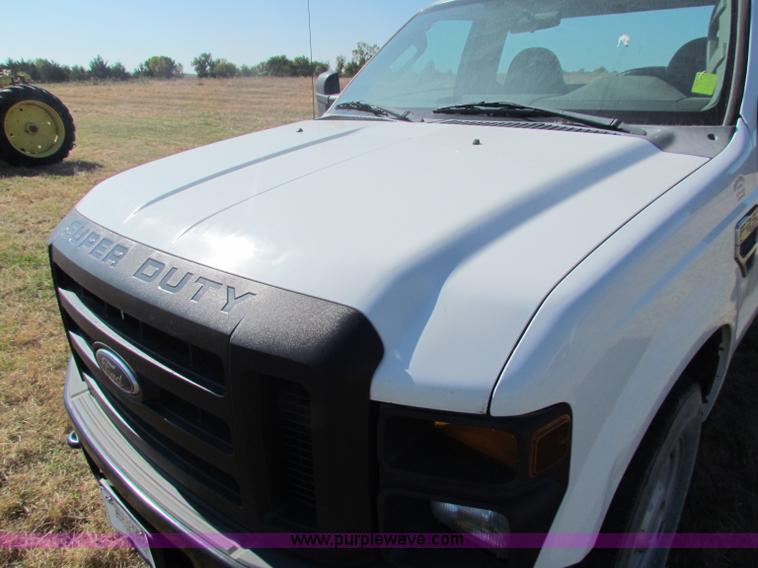 image for item G4301 2008 Ford F250 Super Duty cab and chassis truck