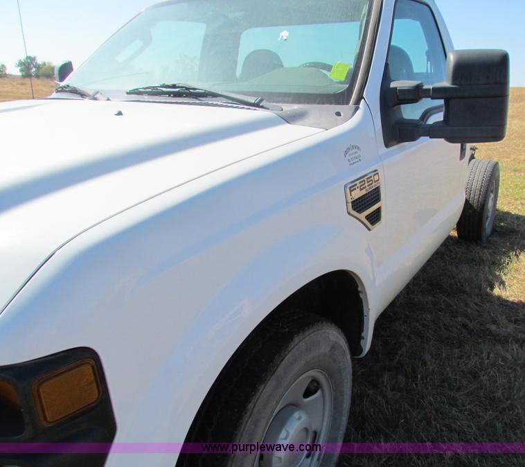image for item G4301 2008 Ford F250 Super Duty cab and chassis truck