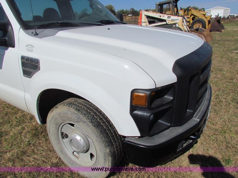 image for item G4301 2008 Ford F250 Super Duty cab and chassis truck
