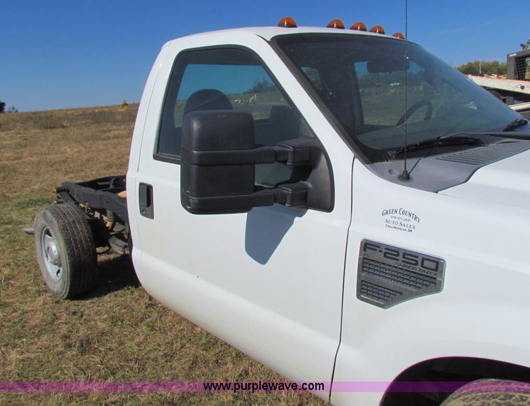 image for item G4301 2008 Ford F250 Super Duty cab and chassis truck