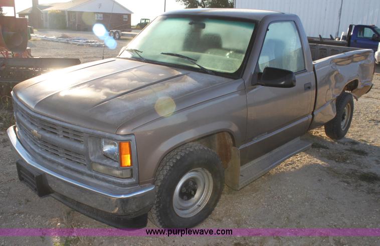 image for item G4314 1995 Chevrolet 1500 pickup truck
