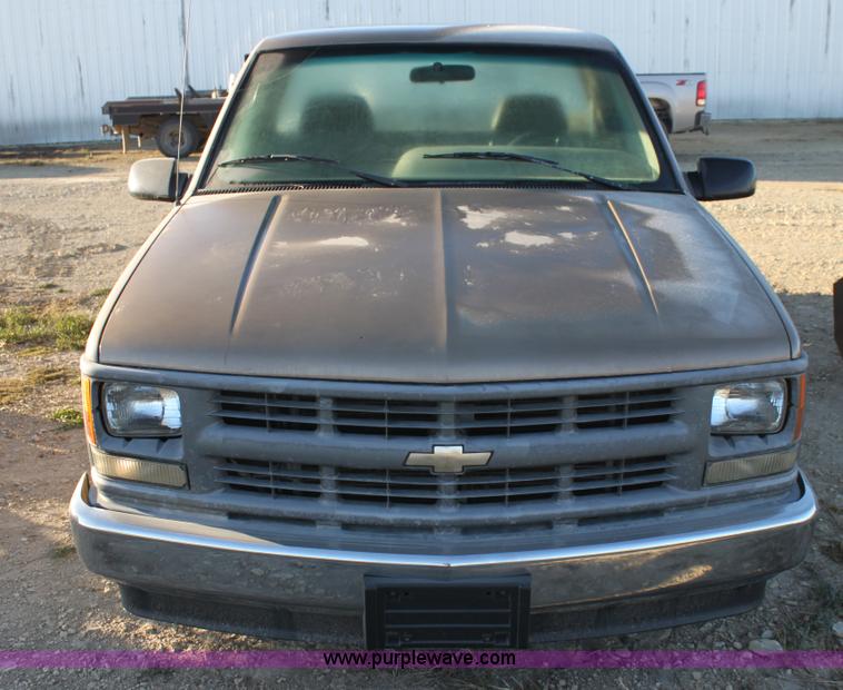 image for item G4314 1995 Chevrolet 1500 pickup truck