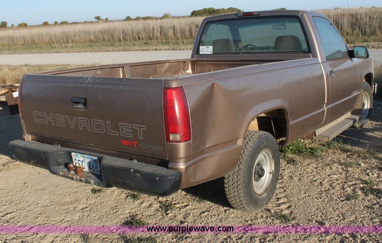 image for item G4314 1995 Chevrolet 1500 pickup truck
