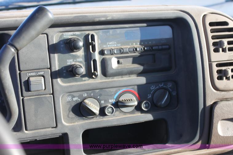 image for item G4314 1995 Chevrolet 1500 pickup truck