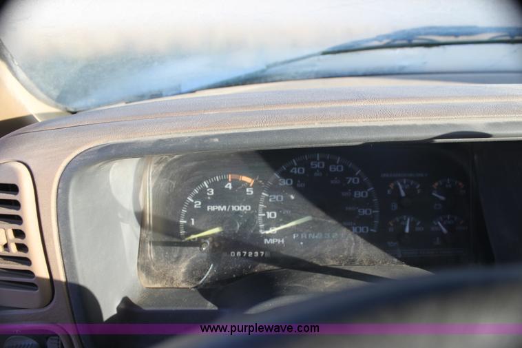 image for item G4314 1995 Chevrolet 1500 pickup truck