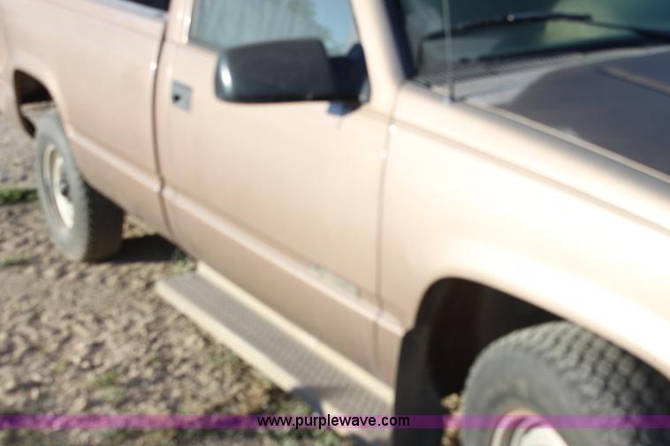 image for item G4314 1995 Chevrolet 1500 pickup truck