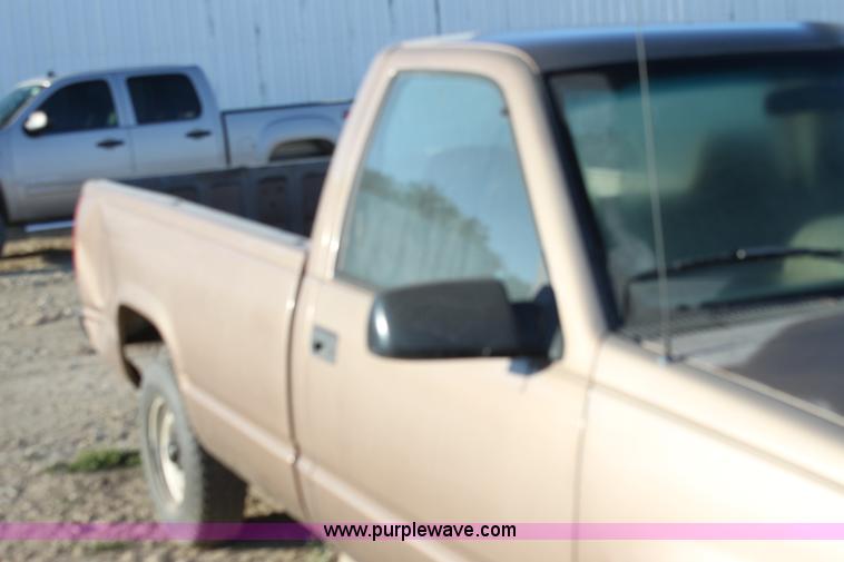 image for item G4314 1995 Chevrolet 1500 pickup truck