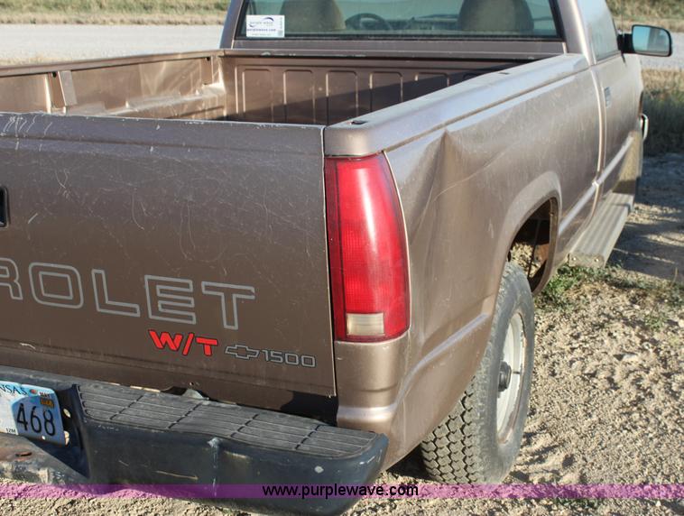 image for item G4314 1995 Chevrolet 1500 pickup truck