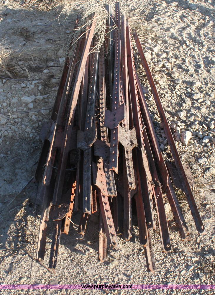 image for item G4324 Approximately 125 steel T-posts
