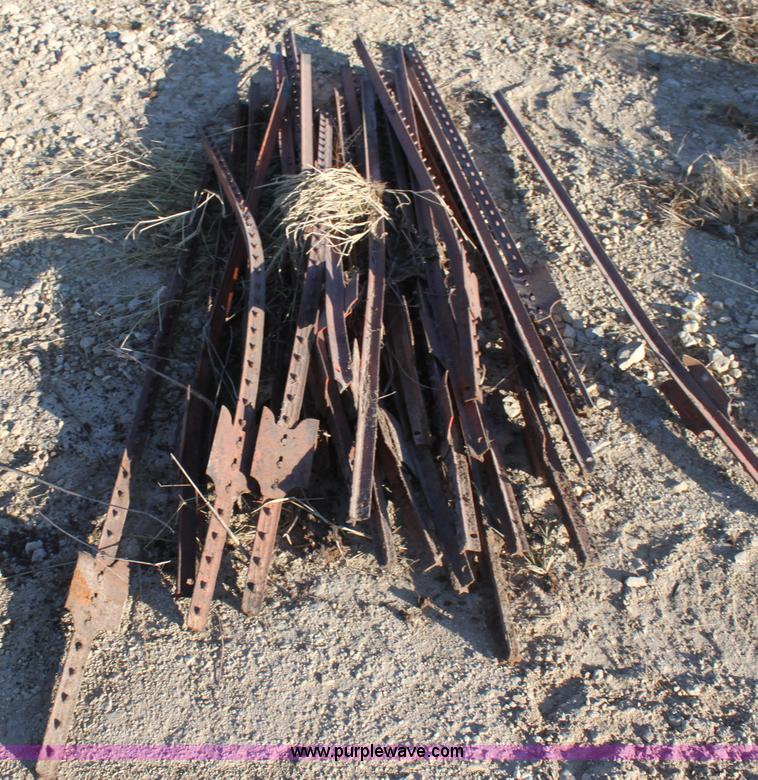 image for item G4324 Approximately 125 steel T-posts