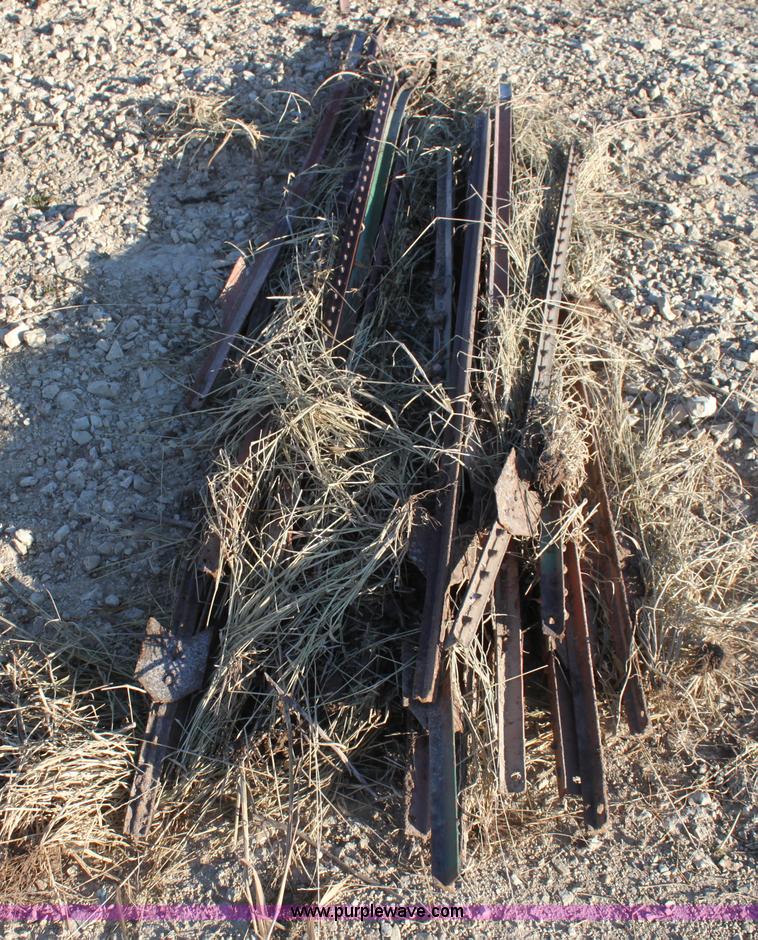 image for item G4324 Approximately 125 steel T-posts