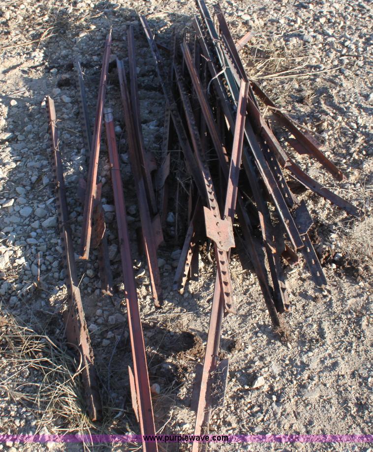 image for item G4324 Approximately 125 steel T-posts