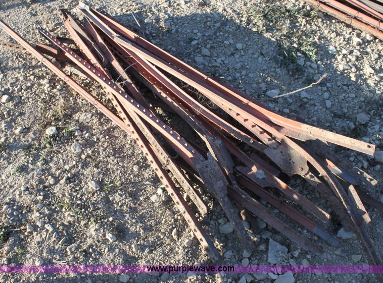 image for item G4325 Approximately 125 steel T-posts
