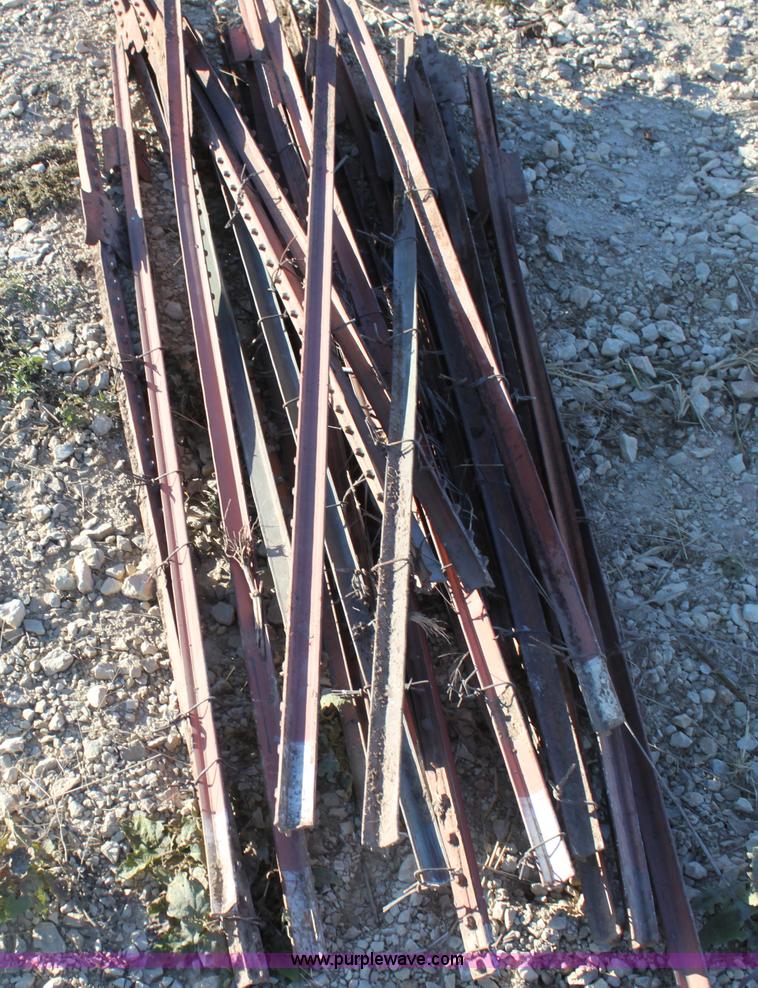 image for item G4325 Approximately 125 steel T-posts